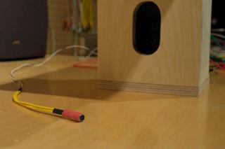 Prototype (micro et haut-parleur dans boîte de bois)